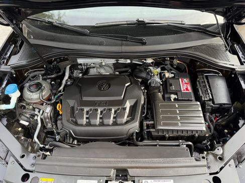 Used 2020 Volkswagen Tiguan S image 8