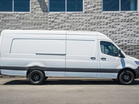 Used 2024 Mercedes-Benz Sprinter 3500 image 4
