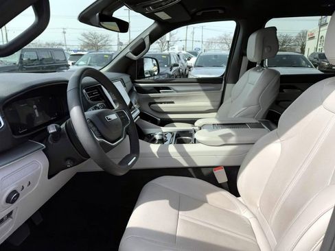 Certified 2025 Jeep Wagoneer 4WD image 17