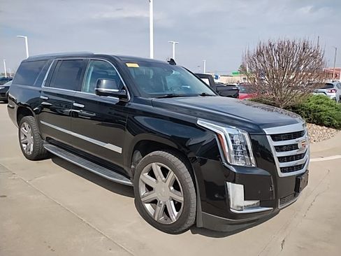 Used 2018 Cadillac Escalade ESV Premium Luxury image 4