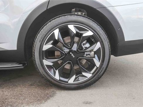 Certified 2025 Kia Sorento SX image 12