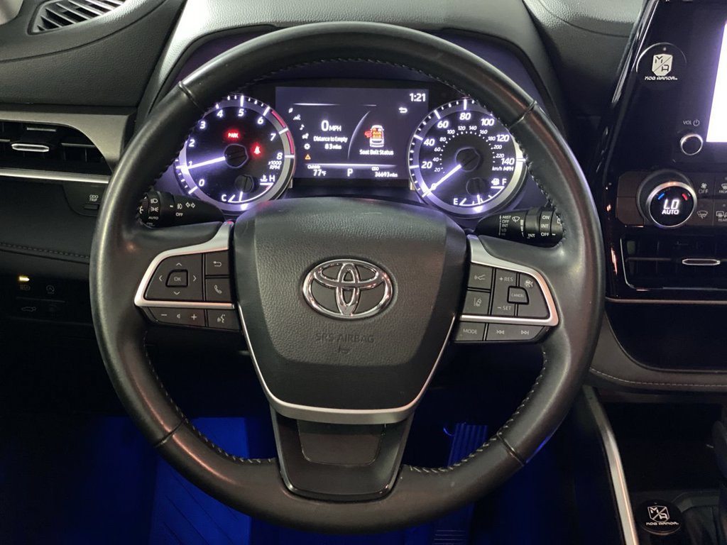 Used 2023 Toyota Highlander LE FWD image 16