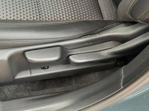 Used 2025 Chevrolet Trax LT FWD image 22
