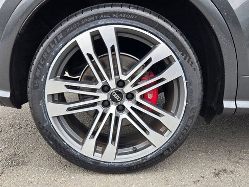 Used 2018 Audi SQ5 Prestige w/ Prestige Package image 17