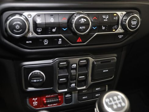 Used 2021 Jeep Gladiator Mojave w/ LED Lighting Group AWD/4WD image 27