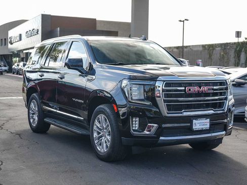 Used 2024 GMC Yukon SLT AWD/4WD image 3