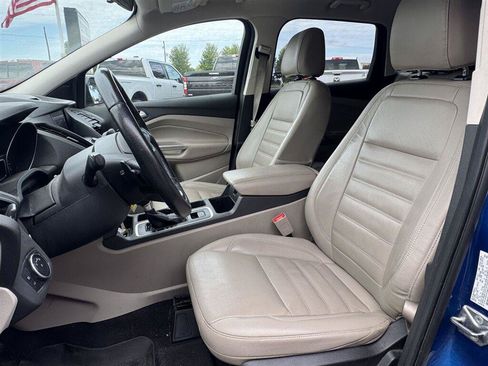 Used 2017 Ford Escape SE w/ SE Leather Comfort Package AWD/4WD image 4