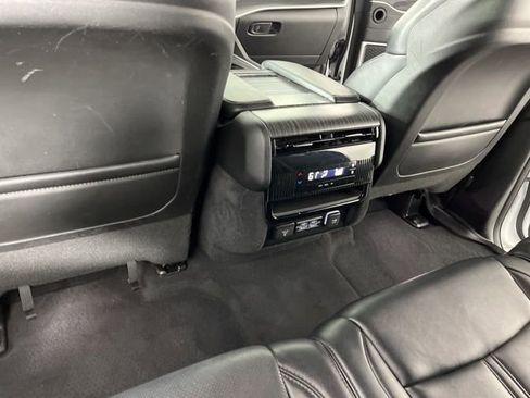 Used 2024 Jeep Wagoneer Series II w/ Flexible Seating Group RWD image 44