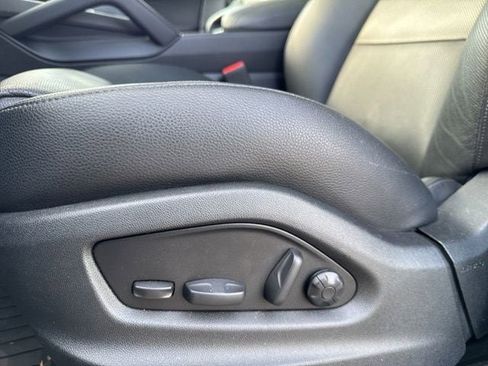 Used 2024 Porsche Cayenne w/ Premium Package image 21