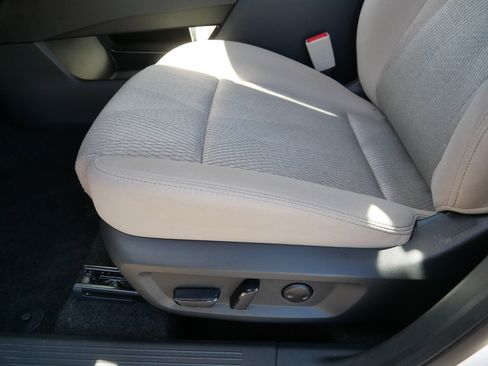 Used 2025 Nissan Rogue SV AWD/4WD image 20