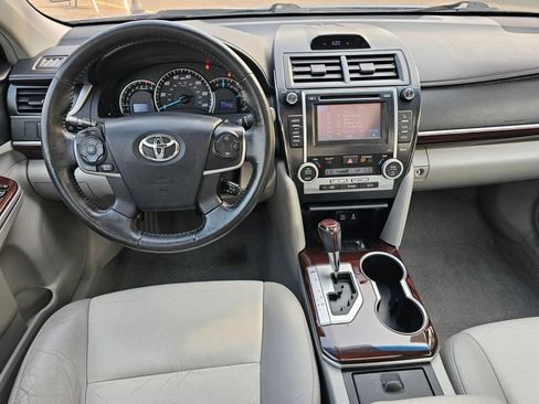 Used 2012 Toyota Camry XLE w/ Leather Pkg FWD image 19