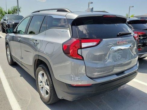 Used 2024 GMC Terrain SLE w/ Driver Convenience Package FWD image 4