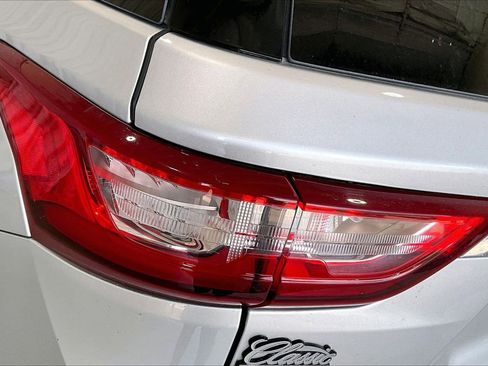 Used 2021 Chevrolet Traverse LT FWD image 13