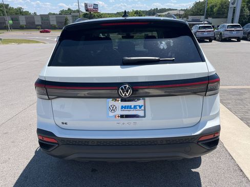 New 2026 Volkswagen Taos SE FWD image 4