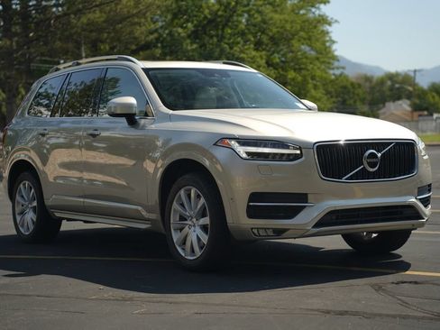 Used 2016 Volvo XC90 T6 Momentum w/ Momentum Plus Package AWD/4WD image 7