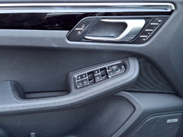 Certified 2024 Porsche Macan S AWD/4WD image 16