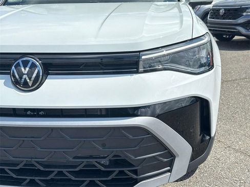 New 2025 Volkswagen Taos SE FWD image 7