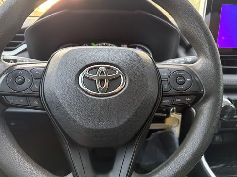 Used 2024 Toyota RAV4 LE AWD/4WD image 10