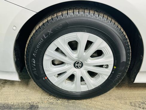 Used 2019 Toyota Prius LE image 28