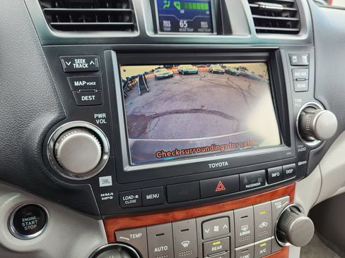 Used 2010 Toyota Highlander Limited AWD/4WD image 20