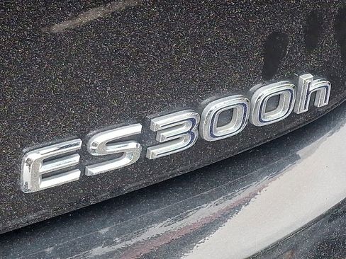 Used 2019 Lexus ES 300h w/ Luxury Package image 32