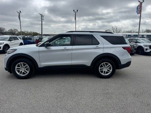 Used 2026 Ford Explorer Active image 2