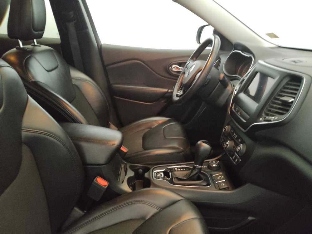 Used 2019 Jeep Cherokee Latitude Plus AWD/4WD image 21