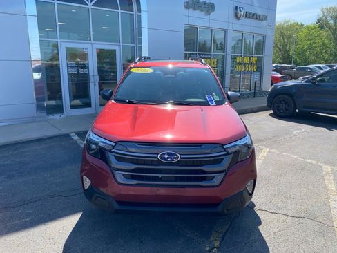 Used 2025 Subaru Forester Premium AWD/4WD image 8