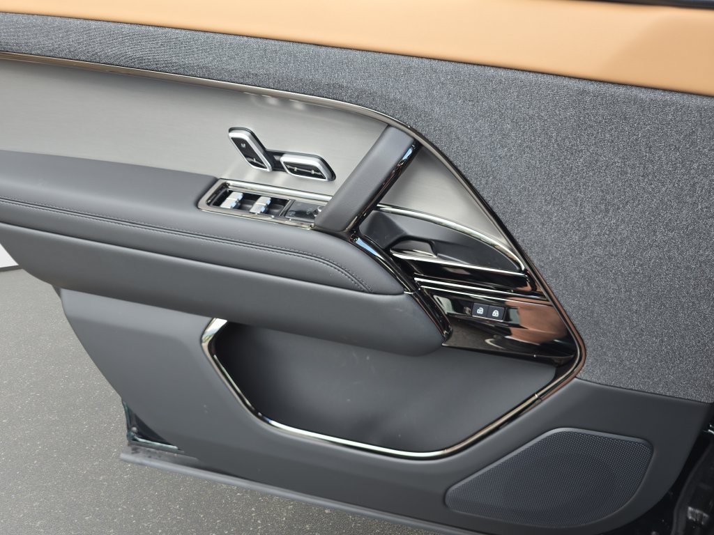 New 2026 Land Rover Range Rover Sport Dynamic SE AWD/4WD image 19