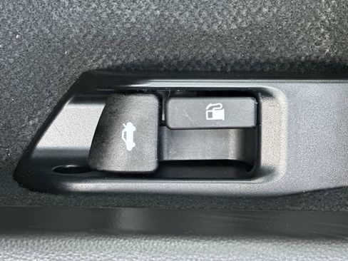 Used 2026 Toyota Corolla SE w/ SE Package FWD image 23
