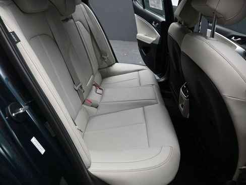 Used 2025 Genesis G70 2.5T image 35