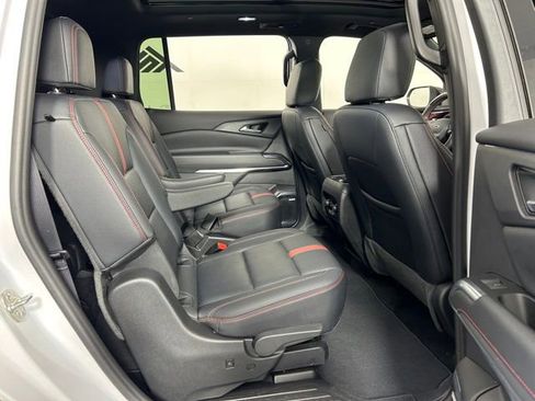 Used 2024 Chevrolet Traverse RS image 13