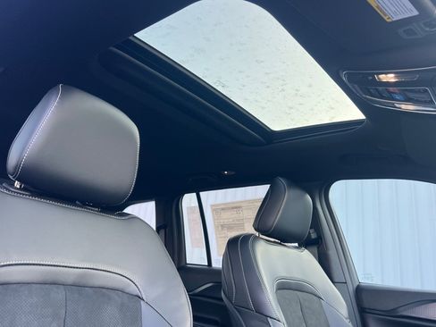 New 2025 Jeep Grand Cherokee Altitude image 15