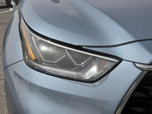 Used 2024 Toyota Highlander Platinum image 8