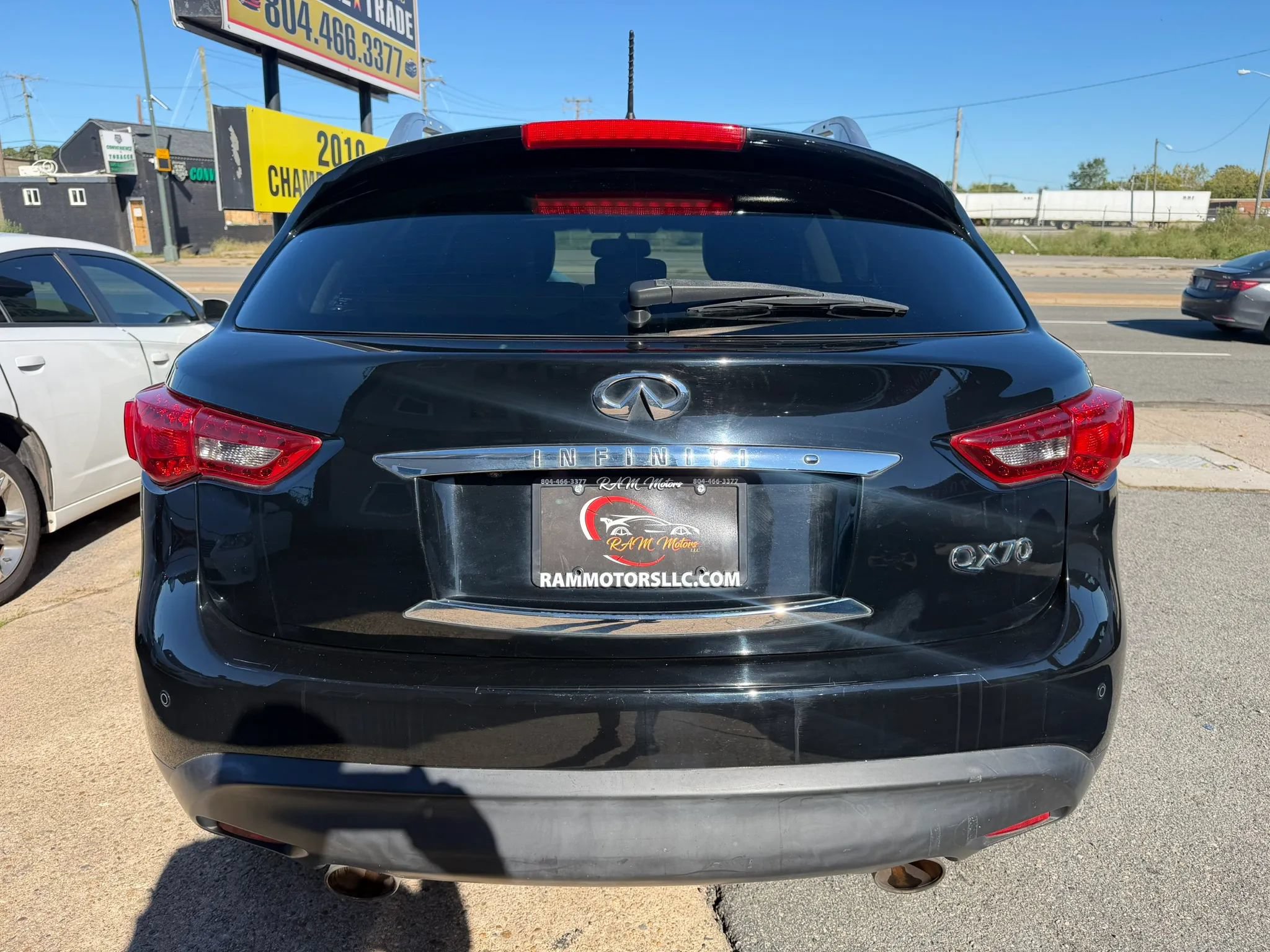 Used 2015 INFINITI QX70 2WD w/ Premium Package image 4