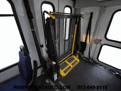 Used 2013 Chevrolet Express 4500 w/ Shuttle Bus Package RWD image 3