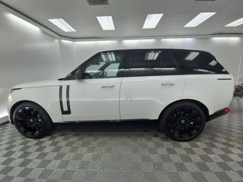 Used 2024 Land Rover Range Rover SE AWD/4WD image 2