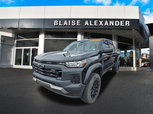 Used 2023 Chevrolet Colorado Trail Boss w/ Advanced Trailering Package AWD/4WD image 9