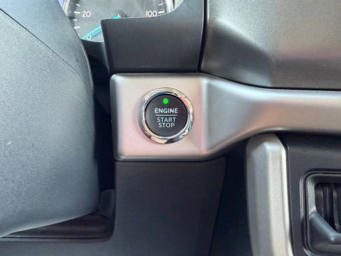 Used 2024 Ford Expedition XLT image 27