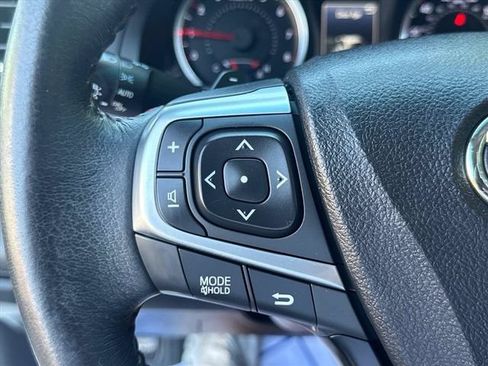 Used 2017 Toyota Camry SE w/ Moonroof Package FWD image 21