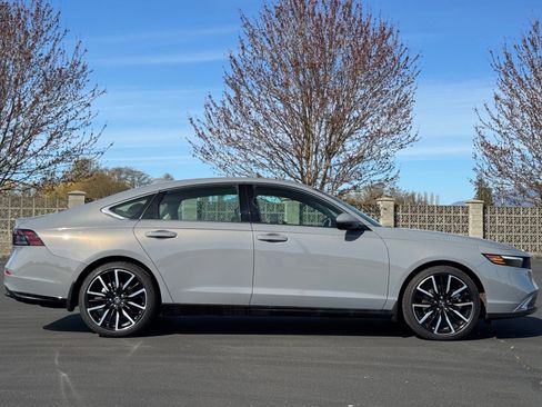 Used 2025 Honda Accord Touring image 6