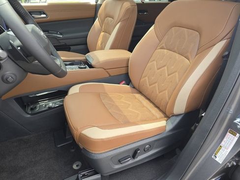 New 2026 Nissan Pathfinder Platinum AWD/4WD image 15