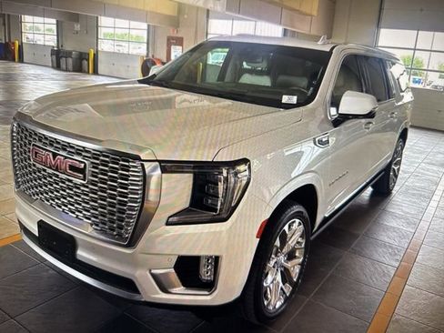 Used 2022 GMC Yukon XL Denali image 2