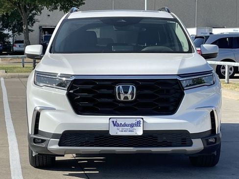 Used 2025 Honda Pilot Touring image 7