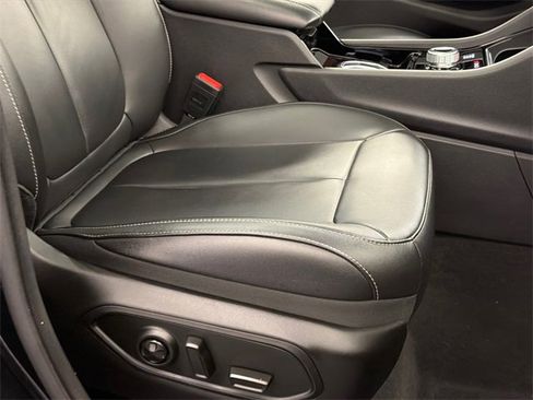 Used 2023 Jeep Grand Cherokee Limited w/ Black Appearance Package image 12