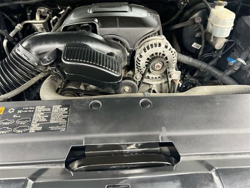 Used 2014 Chevrolet Suburban LT image 23