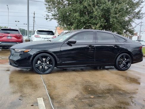 Used 2024 Honda Accord Sport image 3