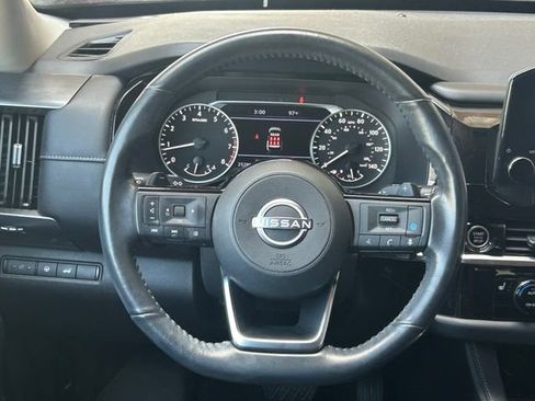 Used 2024 Nissan Pathfinder SL FWD image 12