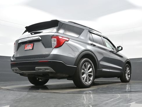 Used 2021 Ford Explorer XLT w/ Equipment Group 202A AWD/4WD image 33