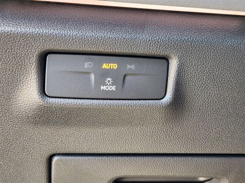 New 2026 Volkswagen Tiguan SE image 13